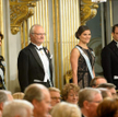 Król Karol XVI Gustaw z małżonką, królową Sylwią i ich córka Wiktoria, następczyni tronu, z mężem, k