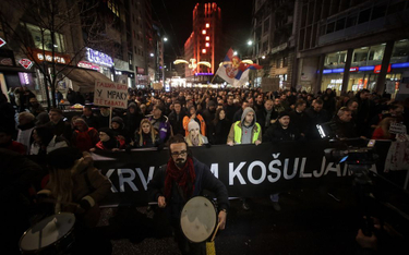 Serbia: Tysiące osób protestują po pobiciu opozycjonisty