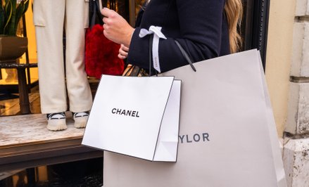 Zdaniem ekspertów firmy Bain Company, w latach 2022-2025 marki luksusowe mogły stracić ok. 50 milion