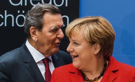 Eks kanclerz i kanclerz, czyli Gerhard Schroeder i Angela Merkel. Czy ktoś zada im kiedyś pytanie „C