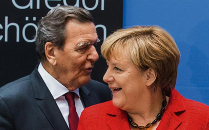 Eks kanclerz i kanclerz, czyli Gerhard Schroeder i Angela Merkel. Czy ktoś zada im kiedyś pytanie „C