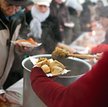 W opiekę nad biednymi i bezdomnymi z całych sił angażują się organizacje kościelne