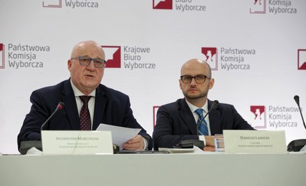 mec. Dariusz Lasocki (po prawej), były członek Państwowej Komisji Wyborczej.