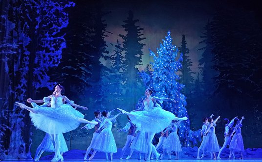 Dziadek do orzechów. Opowieść wigilijna