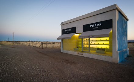 Po włamaniu wzmocniono ochronę „butiku” Marfa Prada – teraz jest objęty monitoringiem.