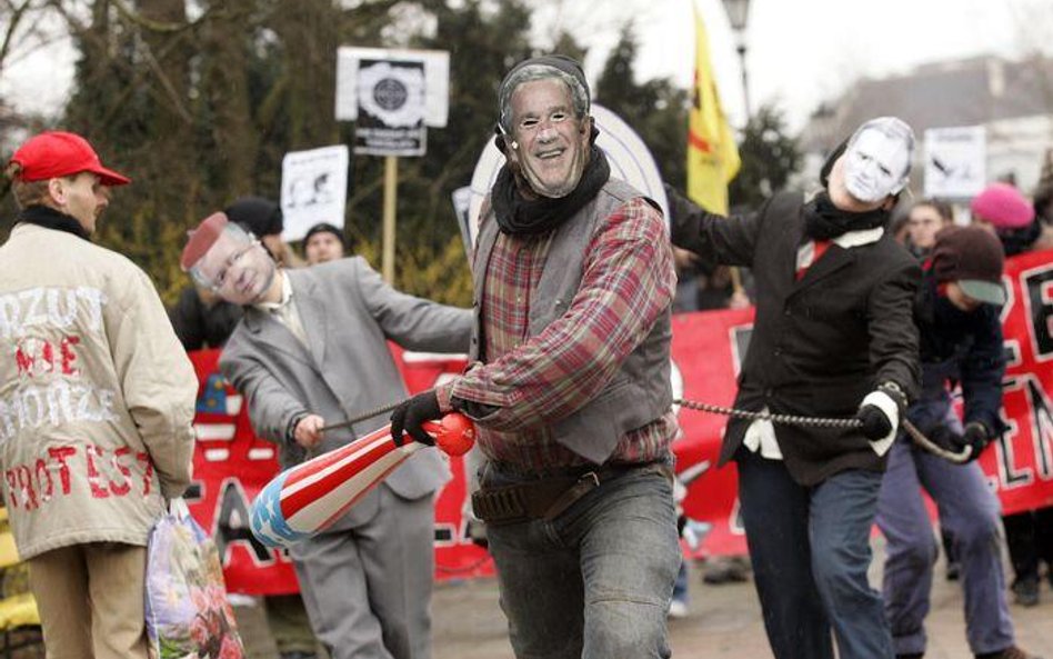 Mieszkańcy Radzikowa protestują przeciwko instalacji tarczy