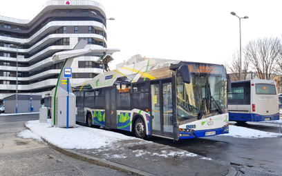 430 e-busów było zarejestrowanych w Polsce na koniec 2020 r. Na zdjęciu elektryczny autobus na ulica