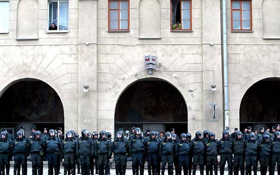 Siły porządkowe na ulicach Mińska