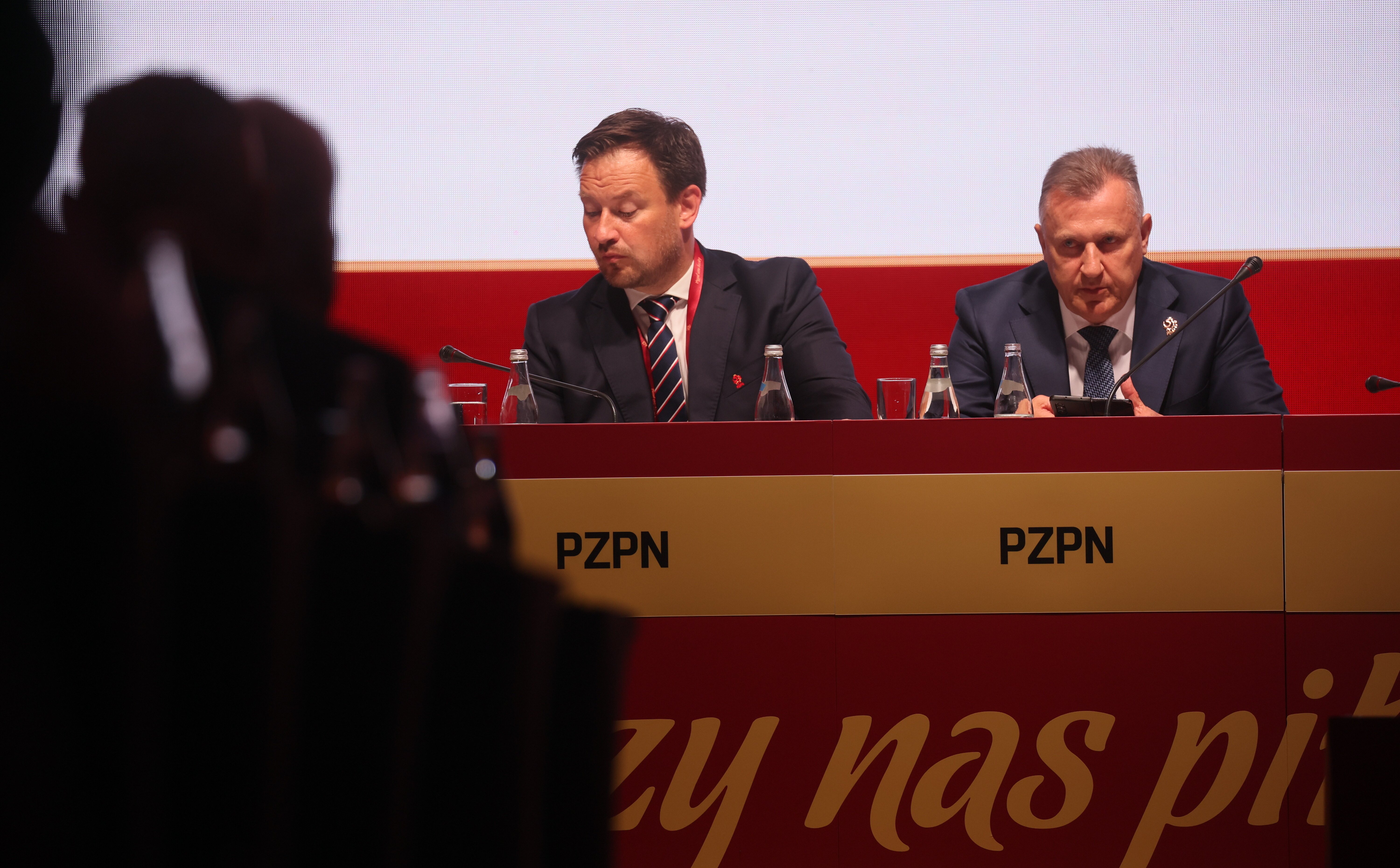 Cezary Kulesza będzie dalej rządził polską piłką, ale traci zaufanych ludzi. Selekcjoner do połowy lipca