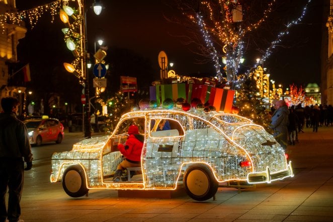 Świecąca Warszawa była elementem dotychczasowej dekoracji najbardziej związanym z miastem, teraz tak