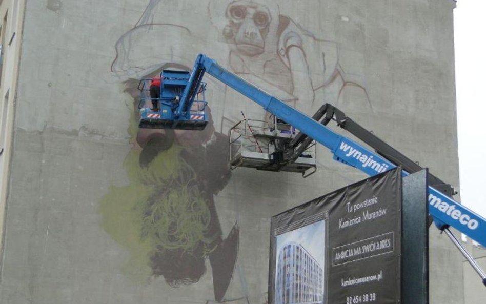 Mural na kamienicy przy Dzielnej 72