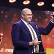 Dyrektor Telewizyjnej Agencji Informacyjnej Jarosław Olechowski odbiera Negrodę Specjalną  Mediów Pu