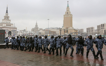 Putin da policji większe pensje. A ich majątki będą tajne