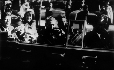 Prezydent  Kennedy z żoną   Jacqueline w Dallas tuż  przed zamachem   – 22 listopada   1963