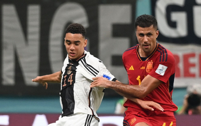 Mecz Hiszpania-Niemcy, o piłkę walczą Jamal Musiala i Rodrigo