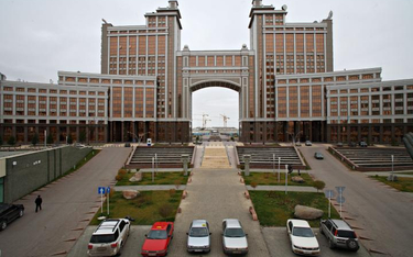 Siedziba kierownictwa koncernu KazMunaiGaz w stolicy Kazachstanu, Astanie