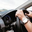 Kierownica z prawej strony to większe ryzyko wypadku – uważają ubezpieczyciele