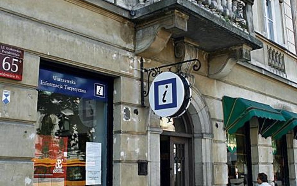 Krakowskie Przedmieście 65: właściciel różnymi metodami próbuje się pozbyć lokatorów, sklepu i infor