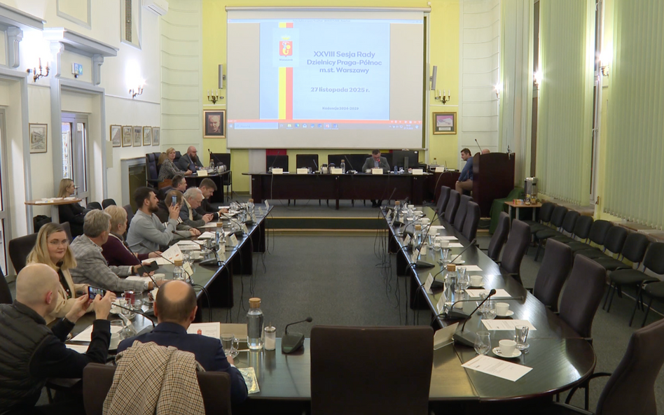 Krzesła radnych Lewicy i Koalicji Obywatelskiej były puste