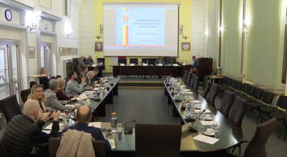 Krzesła radnych Lewicy i Koalicji Obywatelskiej były puste