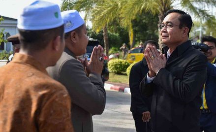 Premier Tajlandii, Prayut Chan-ocha (po prawej)