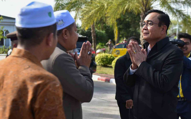 Premier Tajlandii, Prayut Chan-ocha (po prawej)