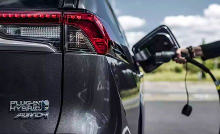 W pierwszych 5 miesiącach 2025 r. rejestracje  hybryd plug-in zwiększyły się aż o 76,6 proc. rok do 