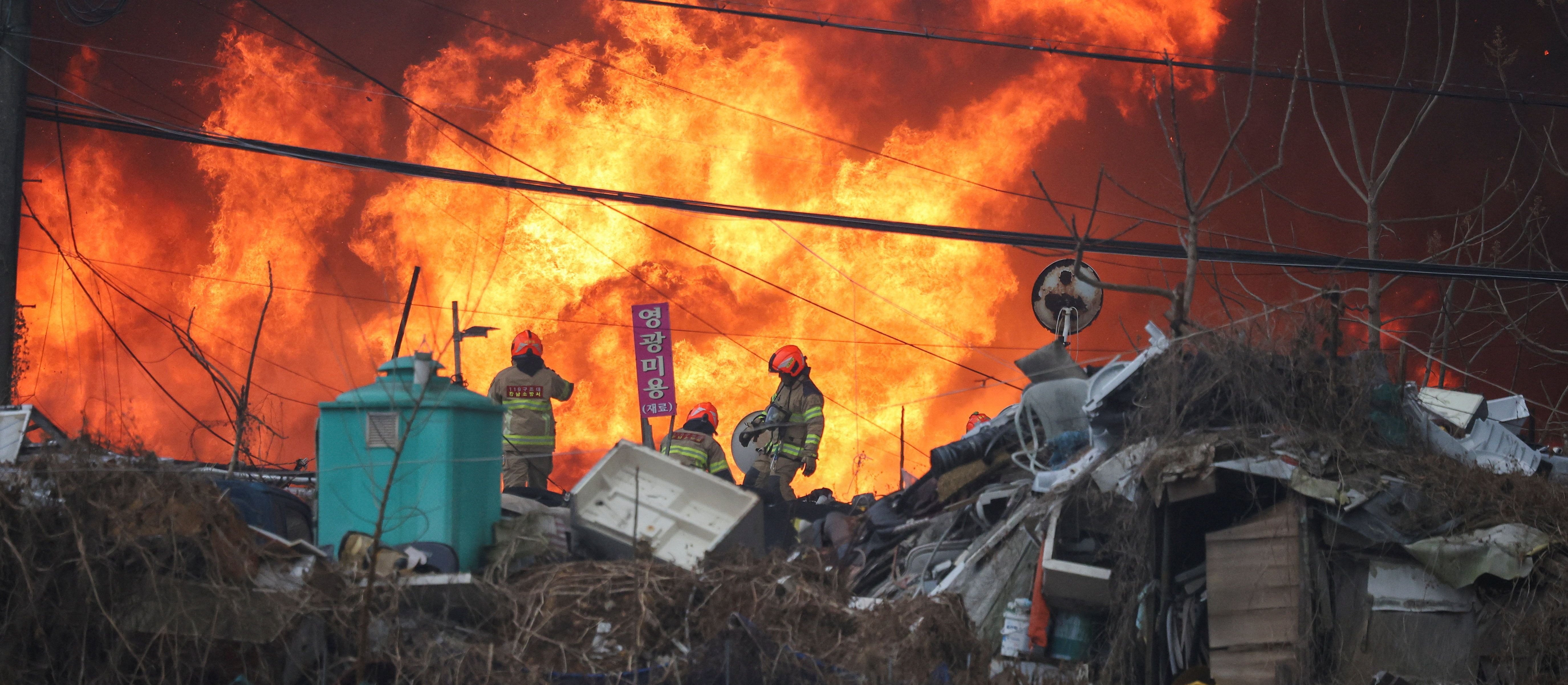 Seul: Wielki pożar w slumsach. Z ogniem walczyło ponad tysiąc strażaków