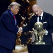 Gianni Infantino wręcza Pokojową Nagrodę FIFA Donaldowi Trumpowi