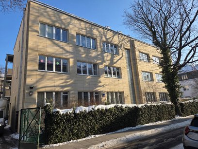 Bliźniacze, galeriowe budynki na Ochocie (Rudawska 4, Solariego 5) zaprojektowano w duchu funkcjonal