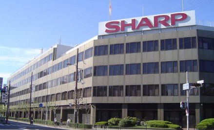 Japoński fundusz rządowy czy tajwański Foxconn? Zaostrza się bój o Sharpa