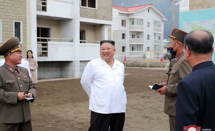 Kim Dzong Un życzy Donaldowi Trumpowi powrotu do zdrowia