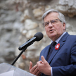 Komorowski o Błaszczaku: Jeśli jest honorowy, powinien podać się do dymisji