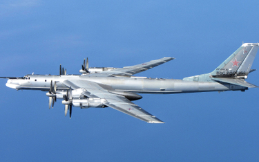 Rosyjskie bombowce na niebie. Japonia podrywa myśliwce