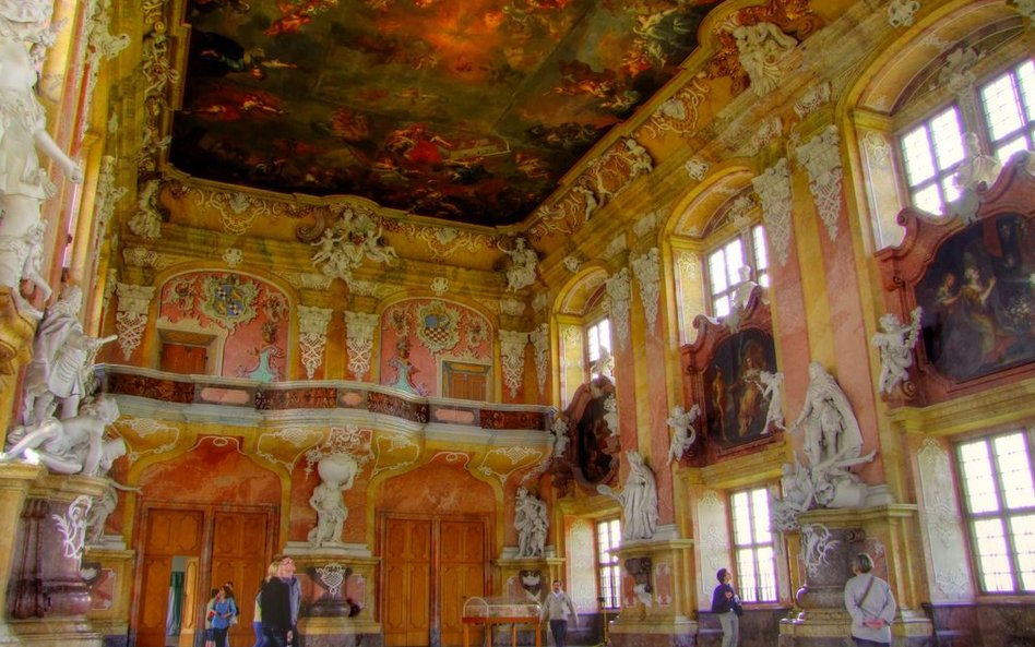 Sala Książęca - najbardziej reprezentacyjna i jedna z nielicznych odrestaurowanych sal w Lubiążu.