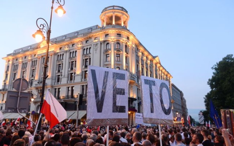 Paweł Kukiz kpi z Mariusza Błaszczaka: Protest? Japońscy turyści