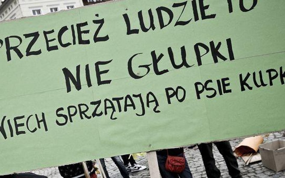 Psie kupy. Białołęka płaci za sprzątanie psich odchodów