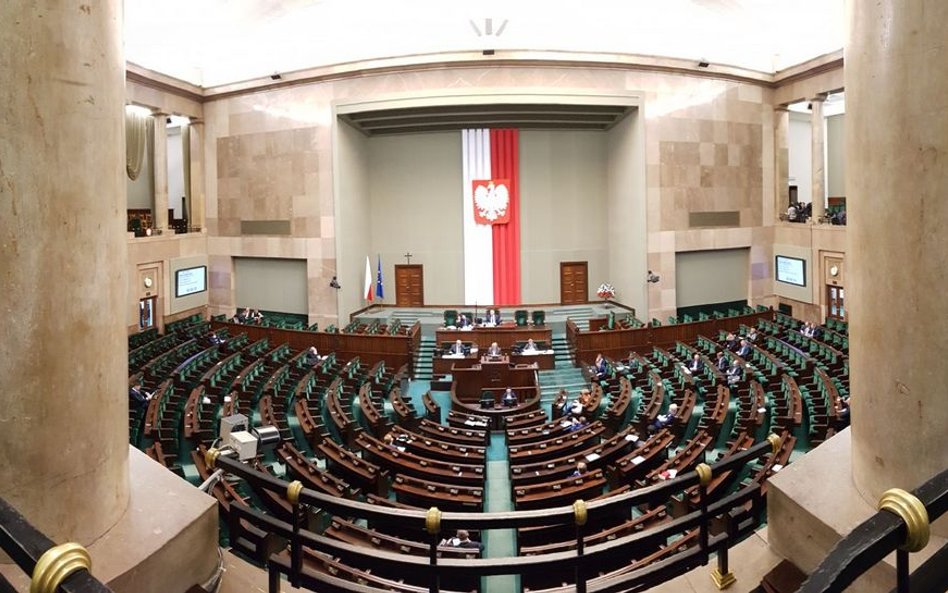 Zamieszanie przy głosowaniu ws. KRS: Biały przycisk problemem?