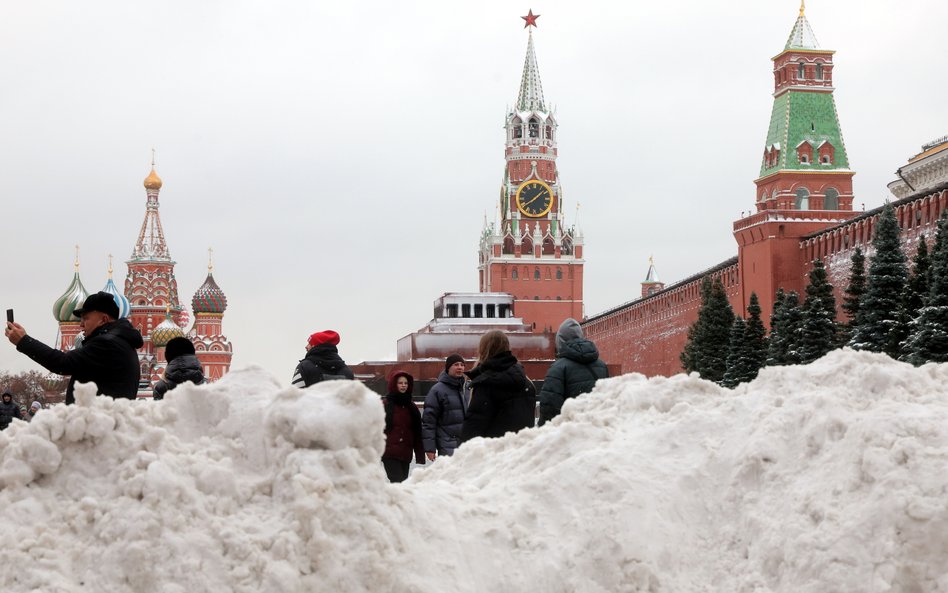 Najpierw drony, teraz snieg. Moskiewskie lotniska sparaliżowane