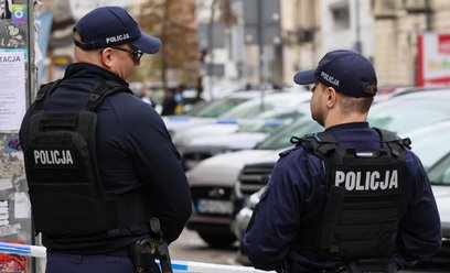 Policja na miejscu ataku z użyciem noża przy ulicy Nowogrodzkiej w centrum Warszawy