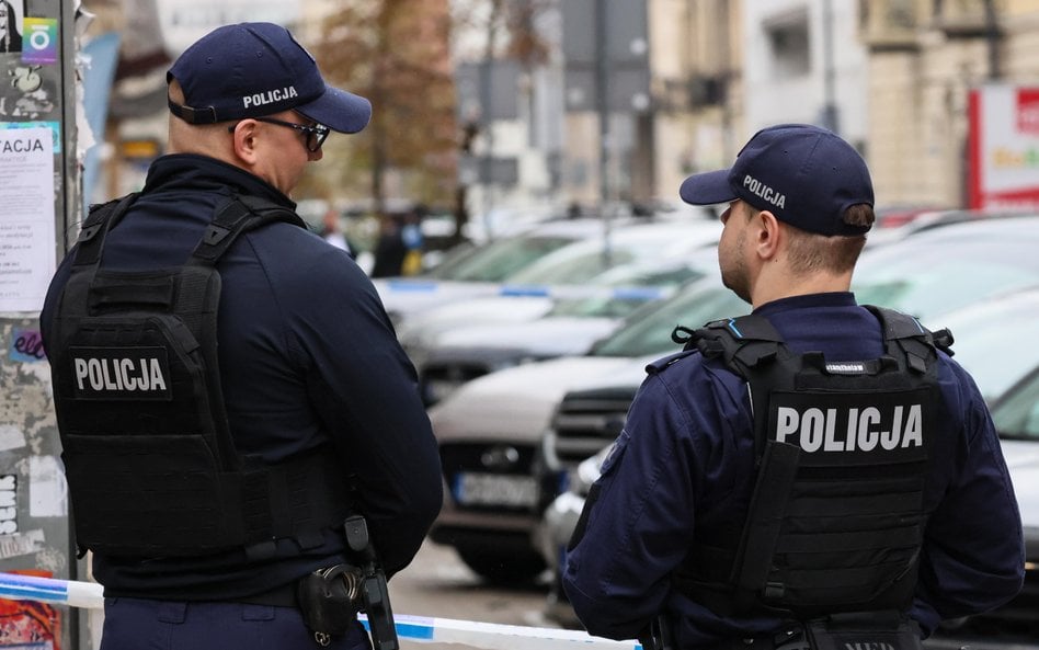 Policja na miejscu ataku z użyciem noża przy ulicy Nowogrodzkiej w centrum Warszawy