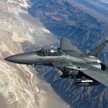 Blisko katastrofy. Myśliwce F-15 przeleciały obok spadochroniarzy