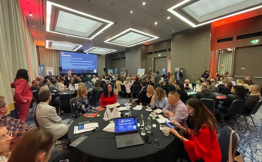 W pierwszej części dnia agenci szkolili się i mieli warsztaty z przedstawicielami kilku dalekich kie