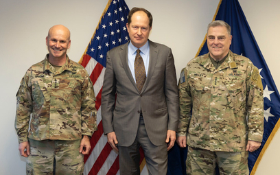 Od lewej gen. Christopher Cavoli, glównodowodzący wojsk USA w Europie i Afryce, Mark Brzezinski, amb