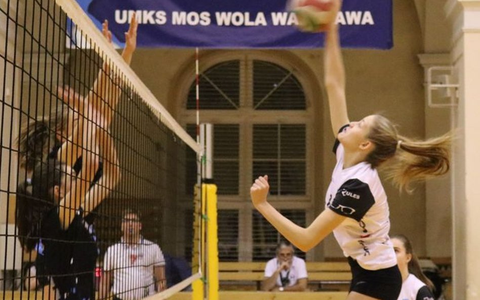 Klubowi UMKS MOS udało się pozyskać grono sponsorów, m.in. Tramwaje Warszawskie.