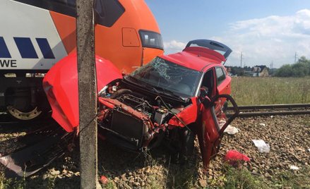 Wypadek na przejeździe. Egzaminator uciekł. Śmierć kursantki