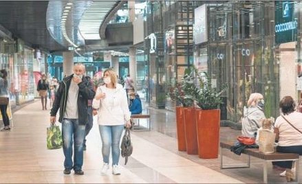 Ruch w galeriach handlowych jest mniejszy. To as w rękawie detalistów.
