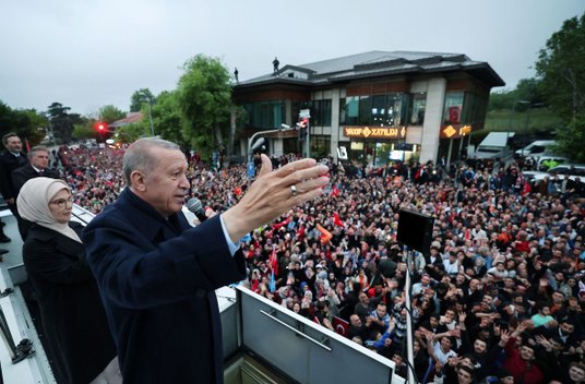 Recep Tayyip Erdogan (ur. 1954 r.) został wybrany na kolejną pięcioletnią prezydencką kadencję. Wcią