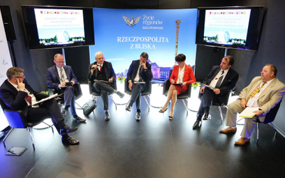 Debata na temat zmian w publicznej służbie zdrowia. Od lewej: Marcin Piasecki, moderator debaty, red