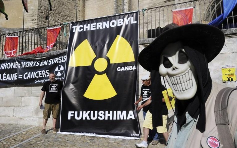 Francuscy aktywiści protestują przeciwko pozyskiwaniu energii z elektrownii atomowych